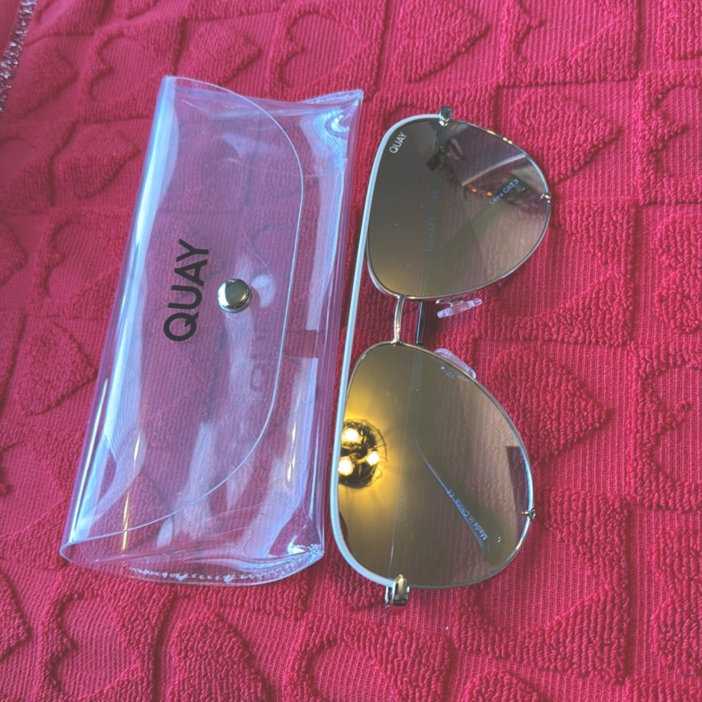 LIKE NEW QUAY SUNGLASSES!